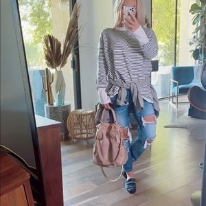 Long tapers arm sweater